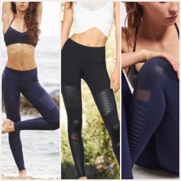ALO Yoga Pants - Alo Moto Leggings - Black, Medium